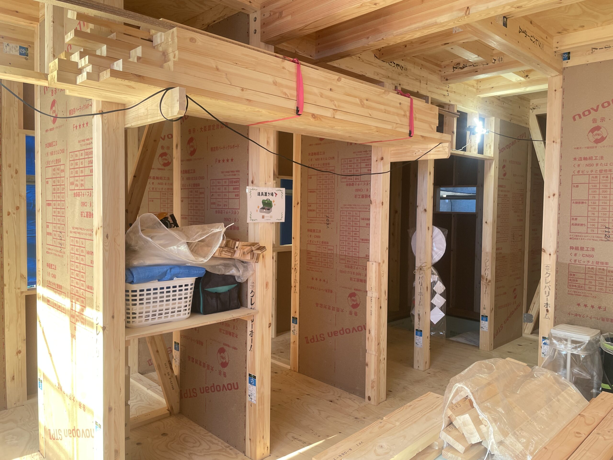 材料、配線は清掃しやすく浮かせて配置