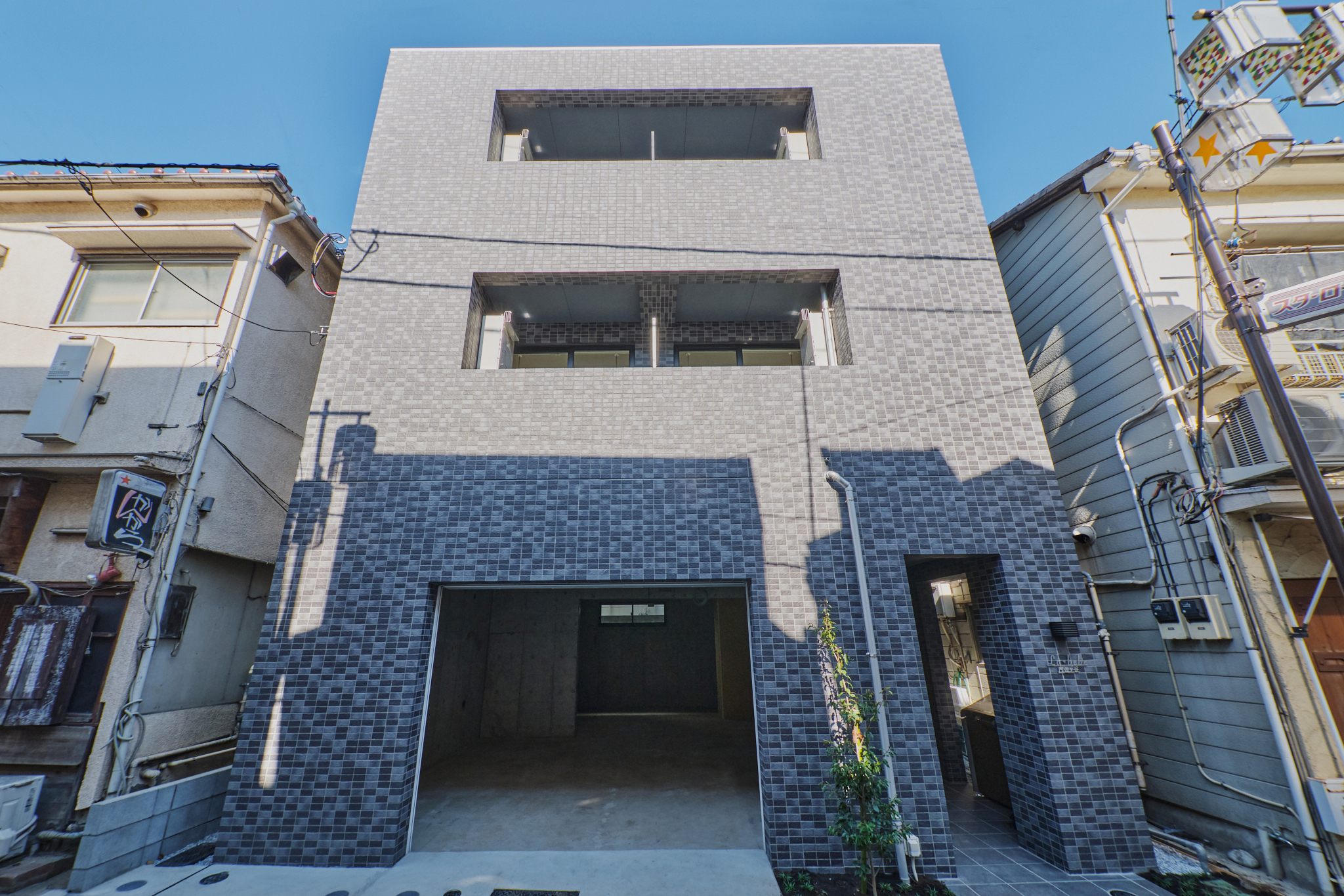 事例2. 商店街に建つ店舗併用賃貸住宅